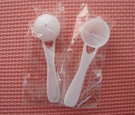 Free shipping-100pcs/lot 5g gram 9ML plastic measuring scoop PP spoon with individual packing for medical milk powder - 95x28x23mm OP979B