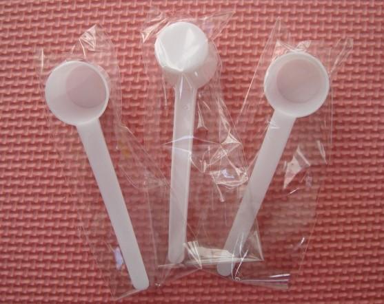 Free shipping-100pcs/lot 5g gram 9ML food grade PP spoon plastic scoop with individual packing for medical milk powder Liquid - OP989