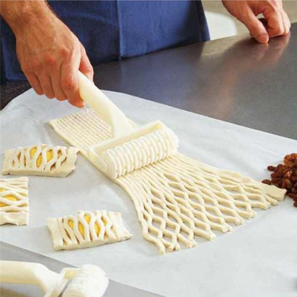 Plastic Noodle Lattice Roller Plastic Wheel Knife Embossing Dough Roller Lattice Craft Cooking Tools Noodle Pull Net Pizza Cutters