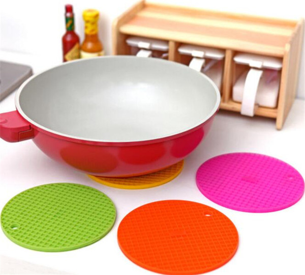 Creative candy color waterproof coaster multi-functional insulation pad silicone placemats can be hung bowl pad C109