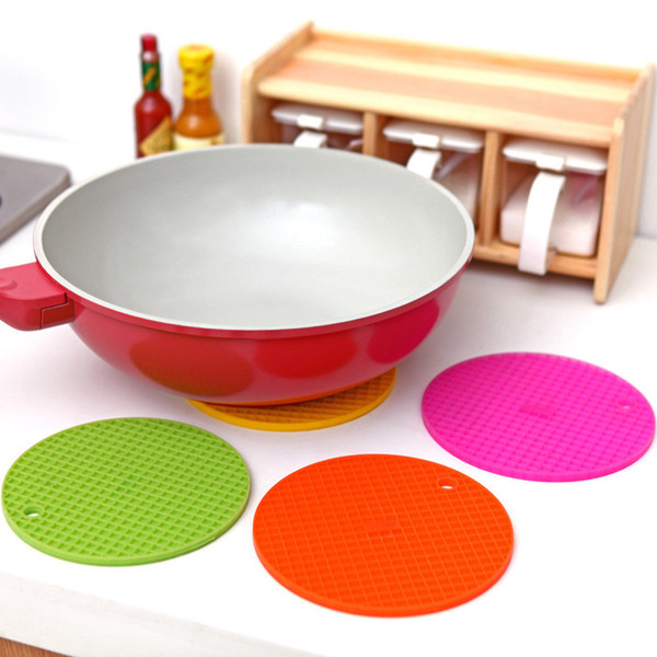 Wholesale Creative candy color waterproof coaster multi-functional insulation pad silicone placemats can be hung bowl pad