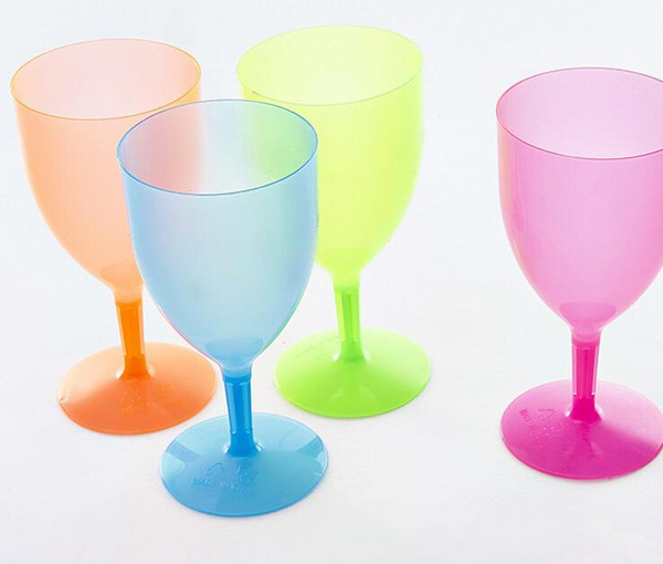 Plastic Wine Goblet Beverage Cocktail Wine Cup Bar Parties Club Decorative Detachable Base Can Stand in Sand On the Beach