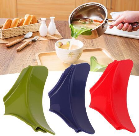 Silicone Slip On Pour Spout Clip On Single Pouring Spout for Pans Bowls Multifunction Kitchen Tool