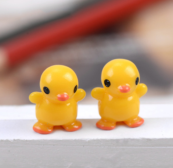 30pcs free shiping wholesale cute Cartoon mini yellow duck Garden Miniatures Mini Garden Resin Craft for wedding and home garden planting