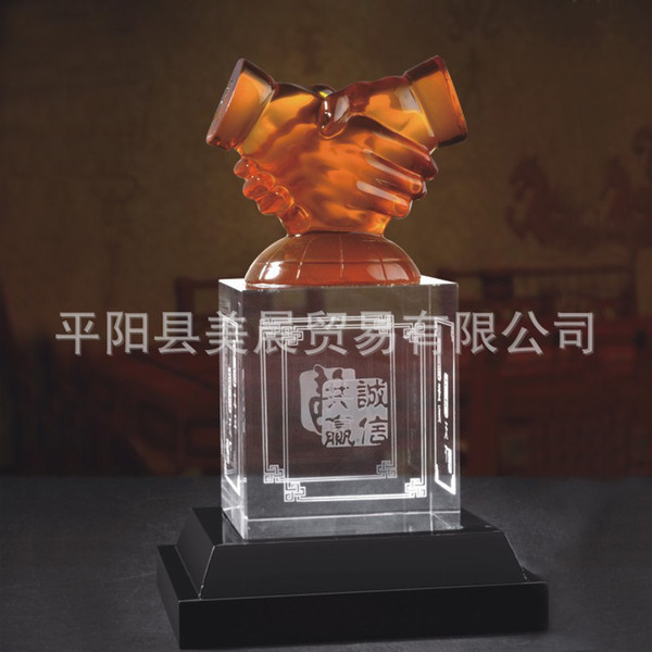 Corporate business gifts office culture souvenirs wholesale crystal handicraft handshake logo can be customized