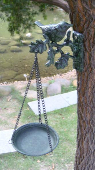 Decorative Cast Iron Hanging Aged Bird Feeder Dark Green Weathered Antique Metal Birdfeeder Bird Bath Wall Mounted Vintage Home Garden Decor