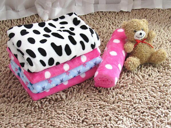 Pet Blanket Super soft warmth Coral Velvet Rug Beach Towel Blankets Air conditioning Rugs Comfortable Carpet 80x60cm