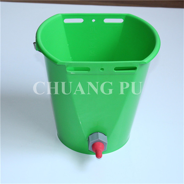 Goat and Sheep Milk Feeder Plastic Feeding Bucket One Teat Lamb Feeding Bucket 8 litre Volume