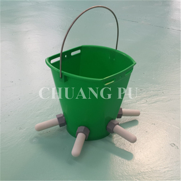 Farm Calf Feeder Plastic Feeding Bucket 5 Rubber Teats Food Grade Milk Feeder 8 litre Volume