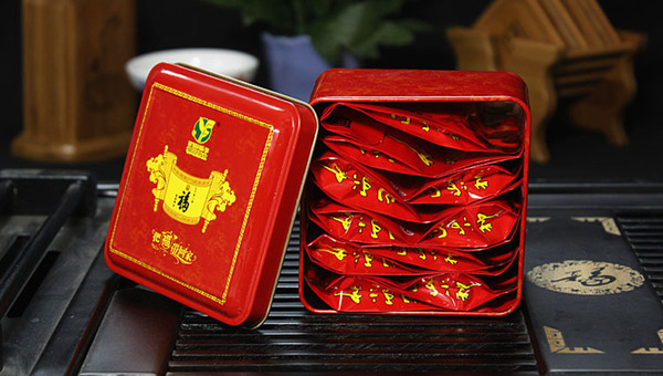 Spring lapsand souchong black tea With pine Smoke flavor 50g , Wu Yi zheng shan xiao zhong organic food wholesale