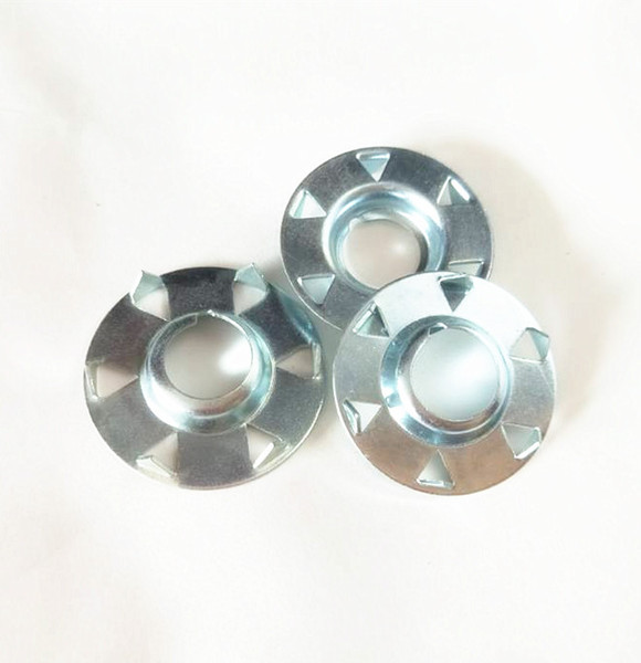 Quick change disc metal buttons