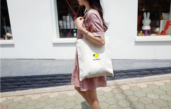 2018 new cute cartoon fruit series canvas single shoulder with simple student bag shopping bag.white