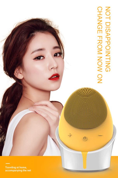 2019 new electric face scrubber Gentle Peel Skin Peeling Extractor Dry Skin Body facial cleaning Brush with 4 colors in retail package