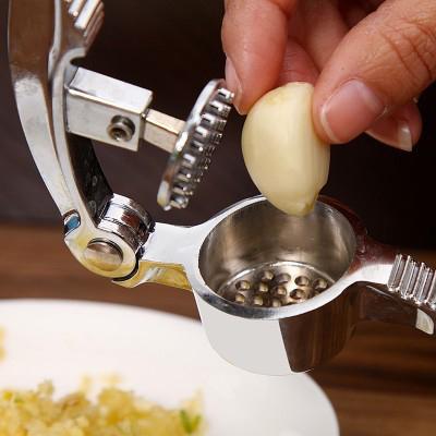 2 in 1 Stainless Steel Kitchen Squeeze for Ginger Garlic Press Nut Cracket Kitchen Fruit Vegetable Tool