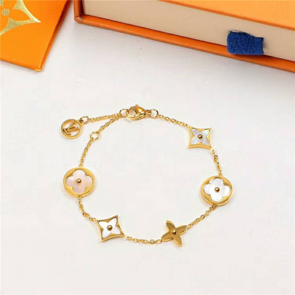 2019 new Fashionable men and women shell bracelet, classic new European and American titanium steel couple bracelet accessories wholesale