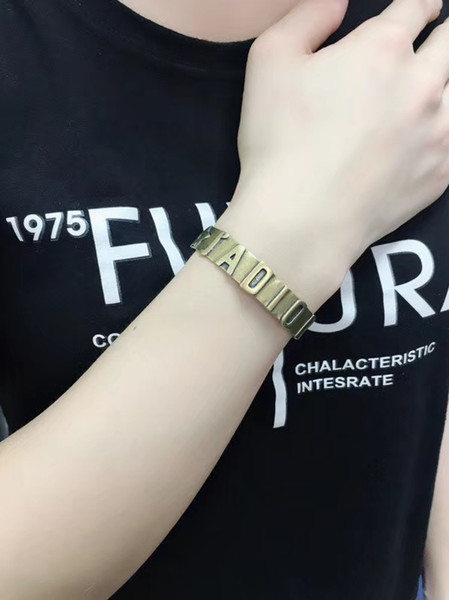 2019 fashion designer brand Open bracelet high quality Vintage text bracelet Jewelry For Women Party Gift free shipping