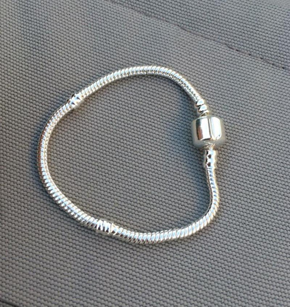 Europe and the explosion of a smooth silver snake chain bracelet pan head