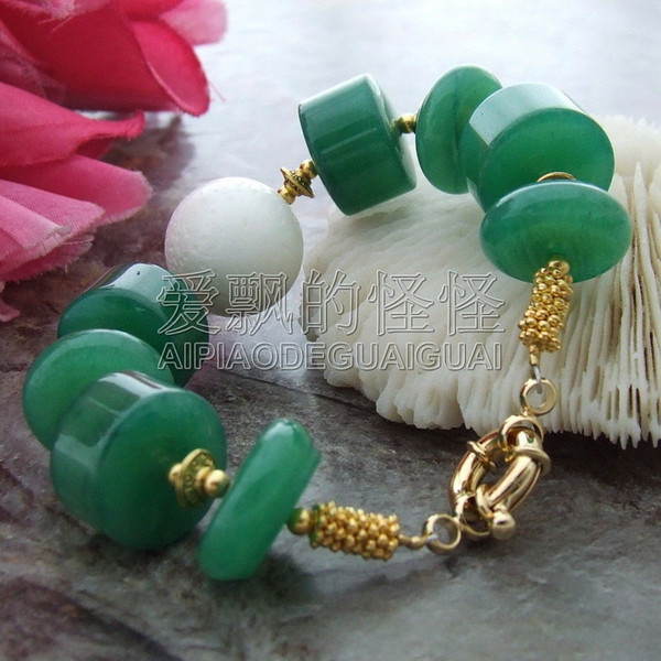 B120812 8'' 18mm Aventurine White Coral Bracelet