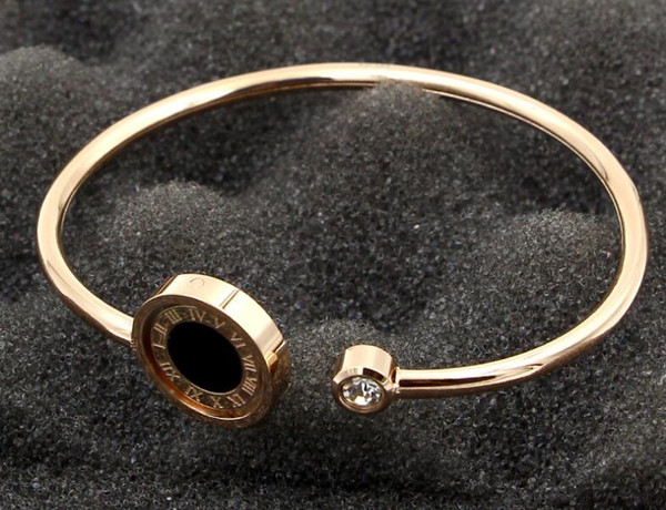 Fashion single-handedly rotating black and white Roman double-sided digital cake bracelet trend C-shaped titanium bracelet around the open
