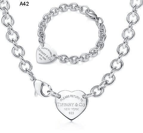 SALE 2019 New Fashionable jewelry Tiffany925 Silver fashion jewelry necklace and bracelet + earring Set A19 with box Free shipping