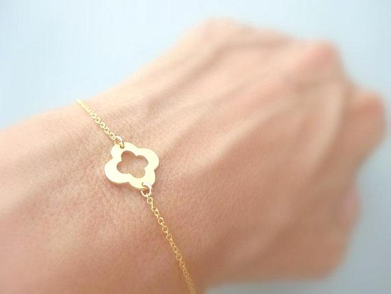 Clover Flat Geometry Hollow Bracelet Clover Brand Religious Charm Symbol Happiness Lucky Patron Bracelet for Plant Love Eternal Jewelry