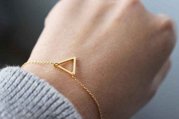 hollow small triangle bracelet Geometric polygon Hollow three-sided bracelet simple hollow geometric triangle bracelet simple female