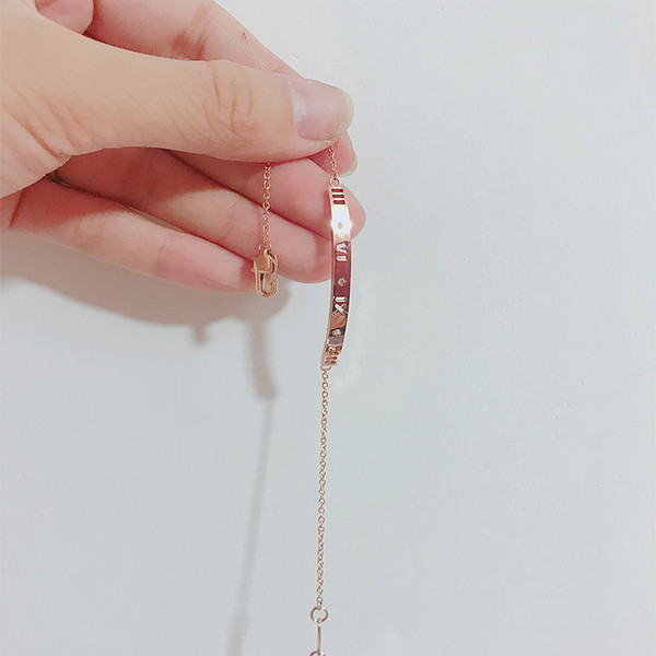 2019!Hot and New style bracelet! fashionable bracelet, send a friend, send a sweetheart, send lover, birthday gift. earring for girl .
