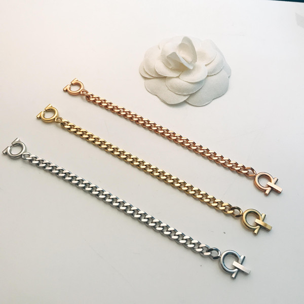 Power flow Bracelet !The steel hand chain for lady(17) very personalities and features.The bracelet has 3 conforms of small hands or crowns.