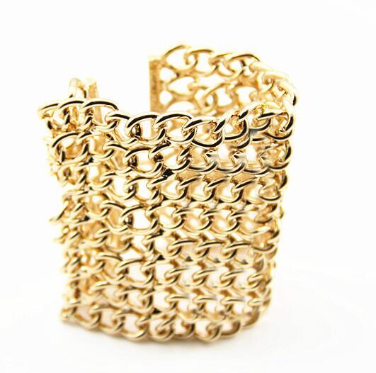 The new latest hot women's fashion trend generous bracelet girls go out wild beautiful chain bracelet