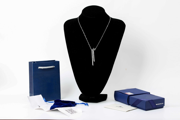 MANDARIN BAMBOO Elegant and classic sweater chain with bamboo shape Elegant posture with necklace