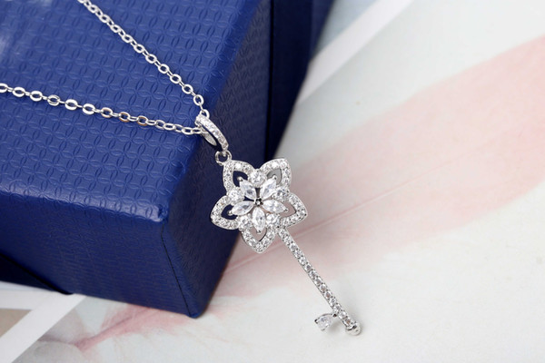 LADY flower key design necklace, soft and beautiful, open the romantic elegance between the neck