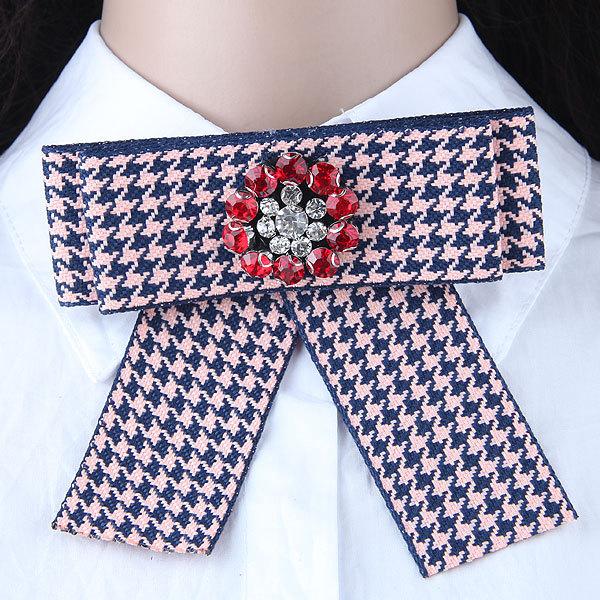 The New Trend of Wind-encrusted Pink Houndstooth Flowers Bow Bow Collar Flower