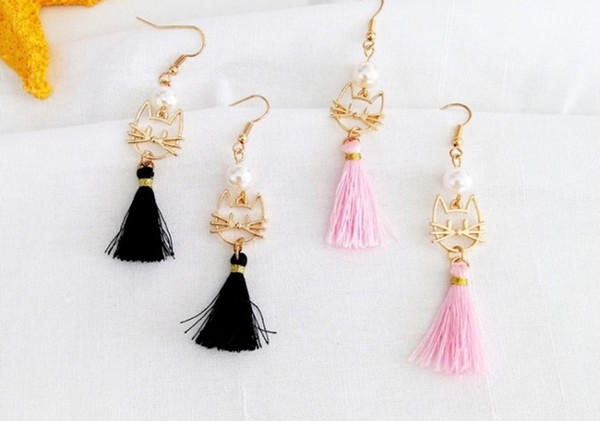 The 2018 Christmas sweet temperament style girl cartoon is the cat star pink tassel kitten temperament simple earrings joker female.