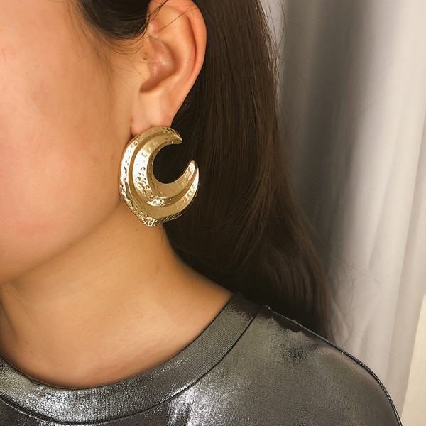 Exaggerated hemp-faced stereo alloy earrings simple meniscus semicircular irregular ear nails