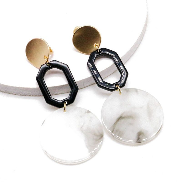 Free Shipping Geometric White And Black Resin Link Light Weight Simple Design Clip Earring For Women