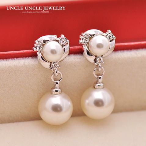 Elegant White Gold Color 2 pcs White Simulated Pearl Rhinestone Studded Sweet Woman Drop Earring Wholesale