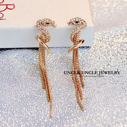 Rose Gold Color Rhinestones Inlaid Classic Femme Fatale Design Long Styling Tassel Lady Earrings