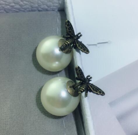 New fashion high-end retro copper bee bee pearl retro front and rear dual-use earrings exquisite holiday gift