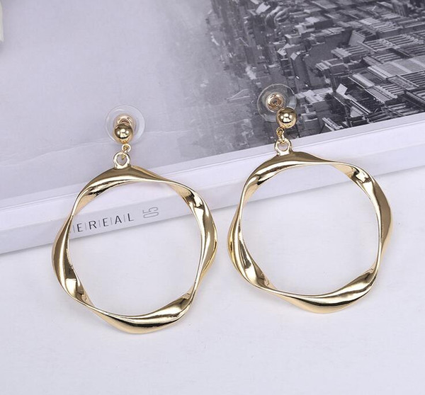 High Quality Polished Crooked Hoop Earrings Women Fashion Ear Ring Charms Ornaments Jewelry 4.5 x 5.9 cm 16.9g