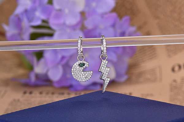 Copper-plated and diamond-studded asymmetrical lightning earrings for ladies high-quality jewelry