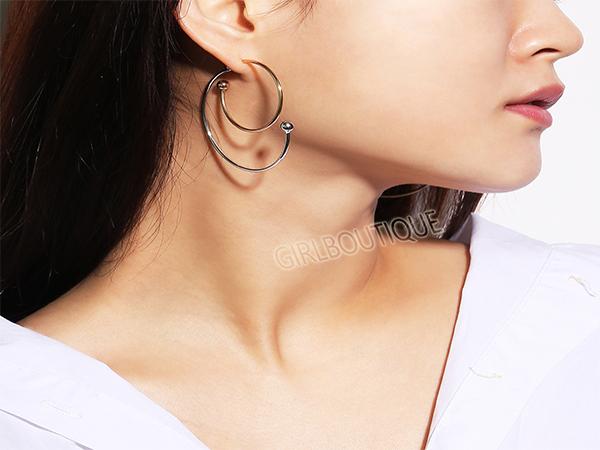 The original and simple style earrings of the 2018 Christmas and Halloween new fashion come with a stylish retro geometric metal earrings