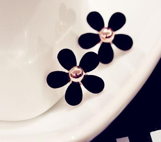 2014 New Wild Daisies Fashion Earrings Women Stud Earrings Elegant Star Models