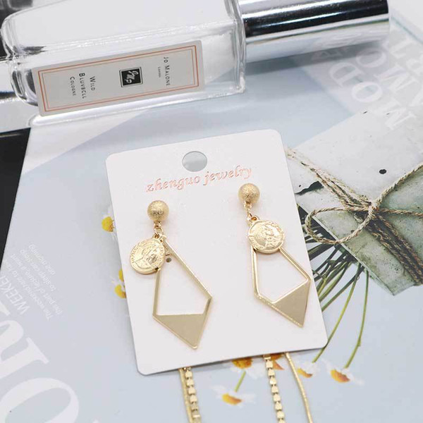 Exploded Korean version of the new European and American Earrings alloy 925 Silver Earrings female personality fashion Korean Earrings East