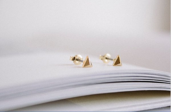 Fashion design of the small solid triangle stud earrings for men and women wholesale free shipping