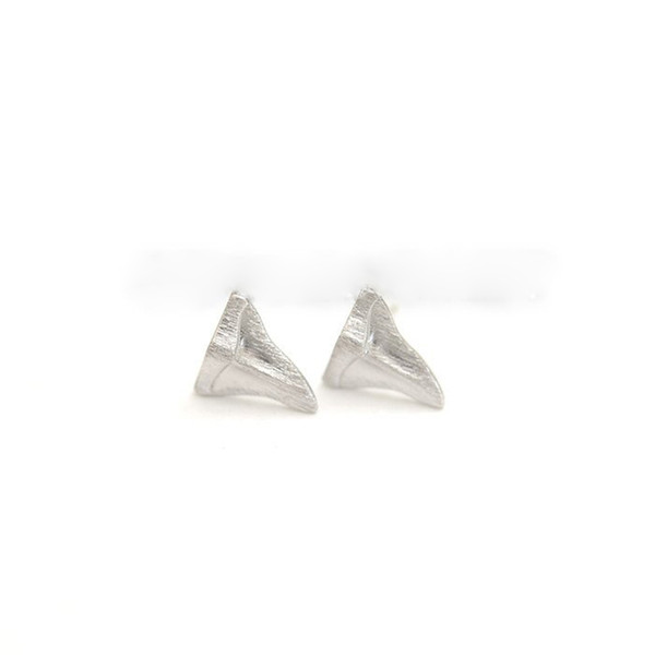 Fashion shark teeth stud earrings The personality of the animal series teeth stud earrings Exquisite shark teeth stud earrings