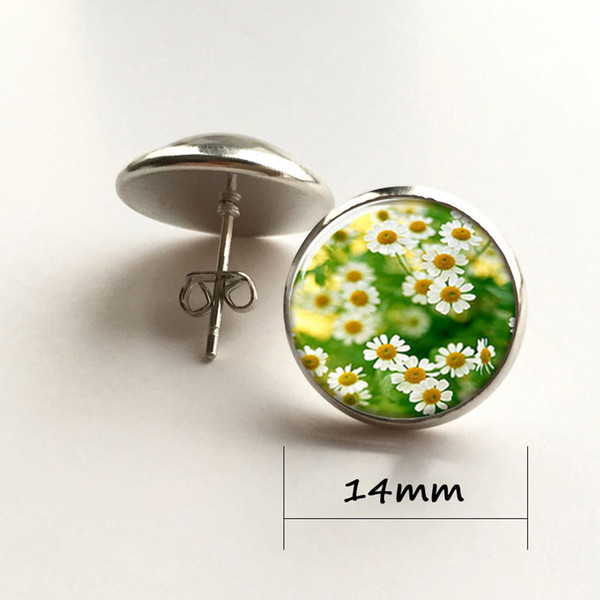 Daisies earring, yellow centre and white petals earring glass Photo small wild flower Jewelry earring