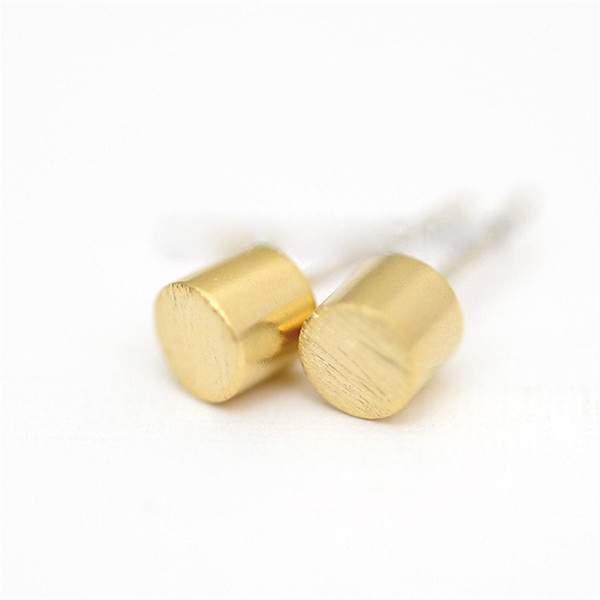 2018 Fashion cylindrical gold stud earrings Personality of the three-dimensional cylindrical shaped stud earrings for women