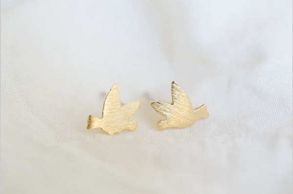 2018 Fashion gold stud earrings shape of the bird stud earrings for wome wholesale free shipping