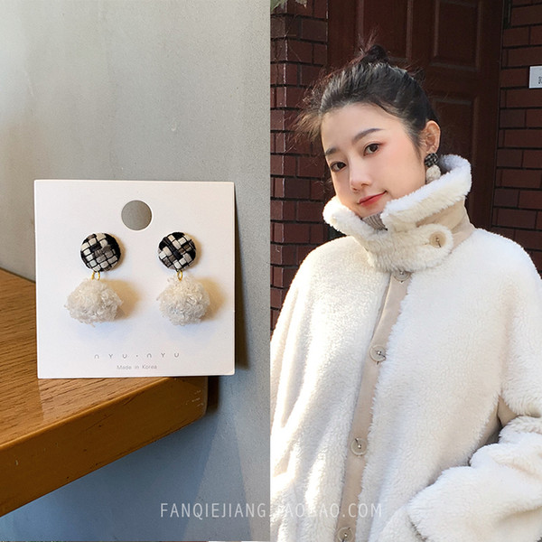 Fur ball earrings for winter, female Anna, same plush earrings, 2018 new fashion internet celebrity temperament, Korean Jane