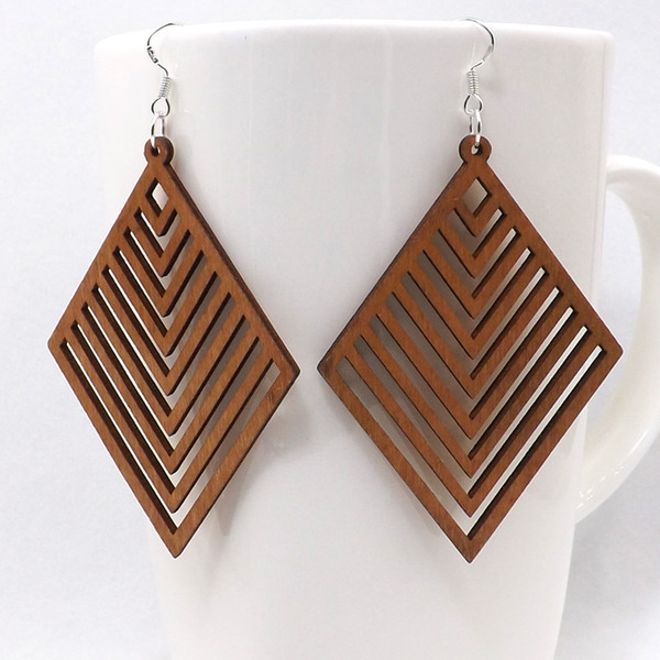 Qiaohe 1 Pair Good Quality Wood Earrings Organic brown Hollow African Woman Wooden Brincos Pendant 5.2x7cm/2x2.8'' E57